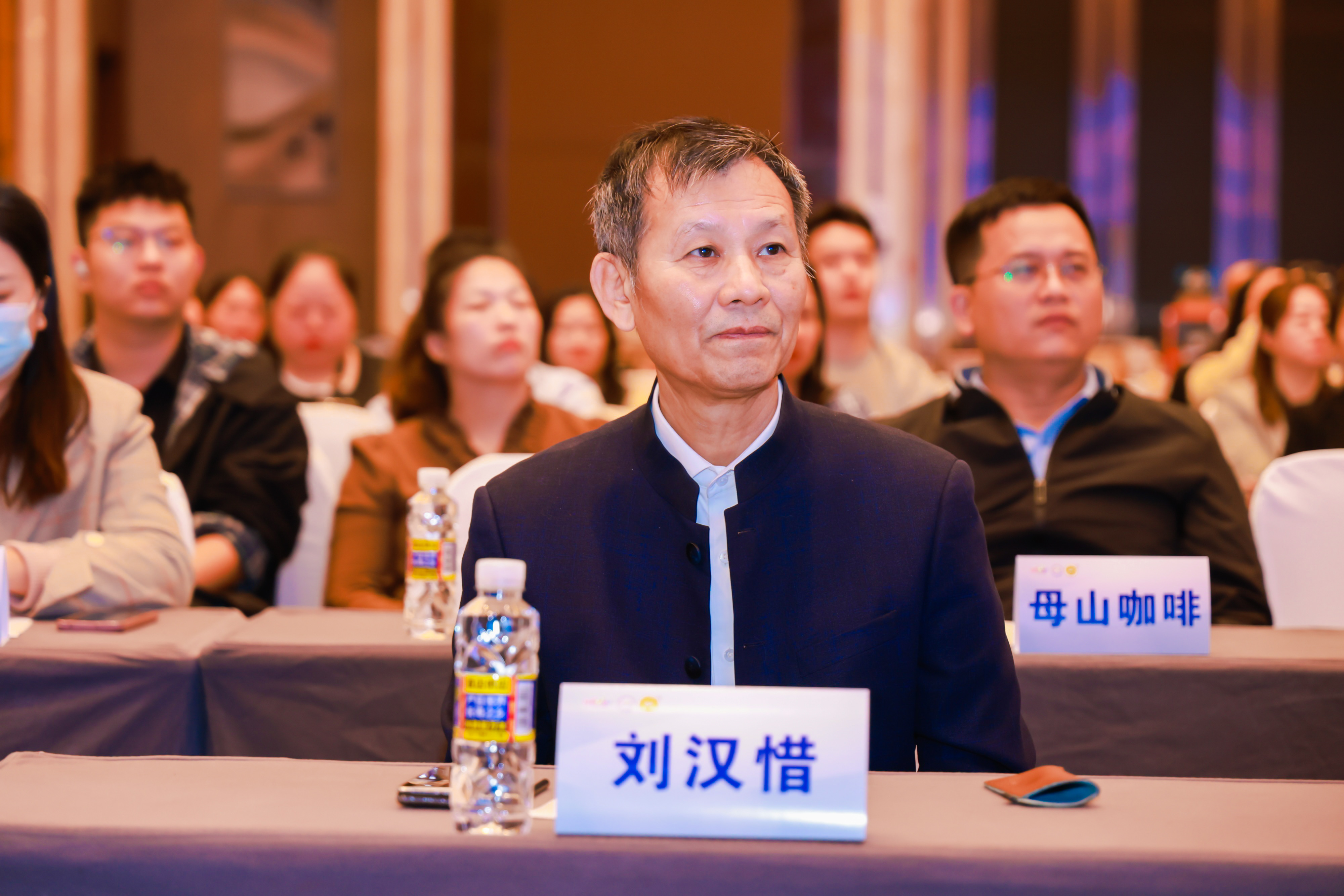 劉漢惜董事長(zhǎng)出席頒獎(jiǎng)典禮.jpg